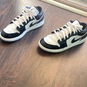 🥶 Nike Jordan 1. 7Y (Women 8.5). Patent leather. Good condition